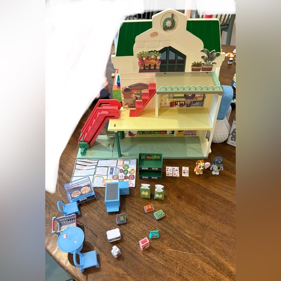 Bluey Supermarket Playset with Colorful Accessories - Picture 3 of 7